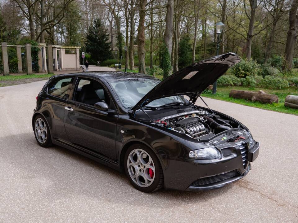 Image 47/60 of Alfa Romeo 147 3.2 GTA (2003)