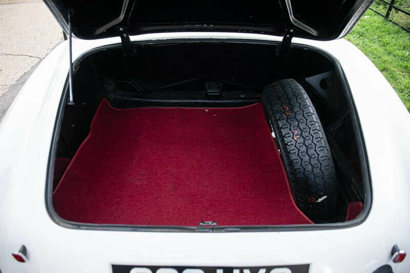 Image 25/49 of Mercedes-Benz 190 SL (1960)
