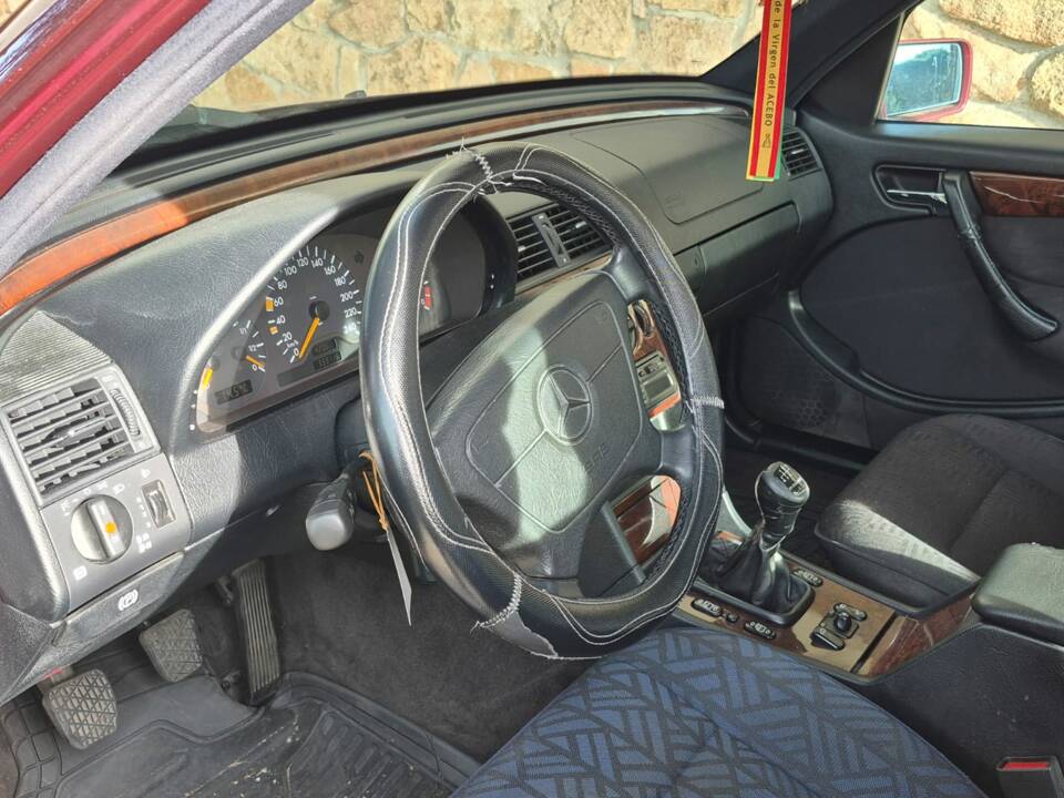 Immagine 9/10 di Mercedes-Benz C 180 (1997)