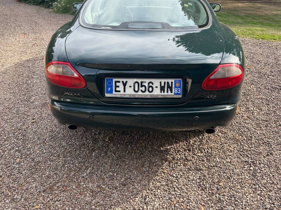Image 7/18 of Jaguar XK8 4.0 (1998)