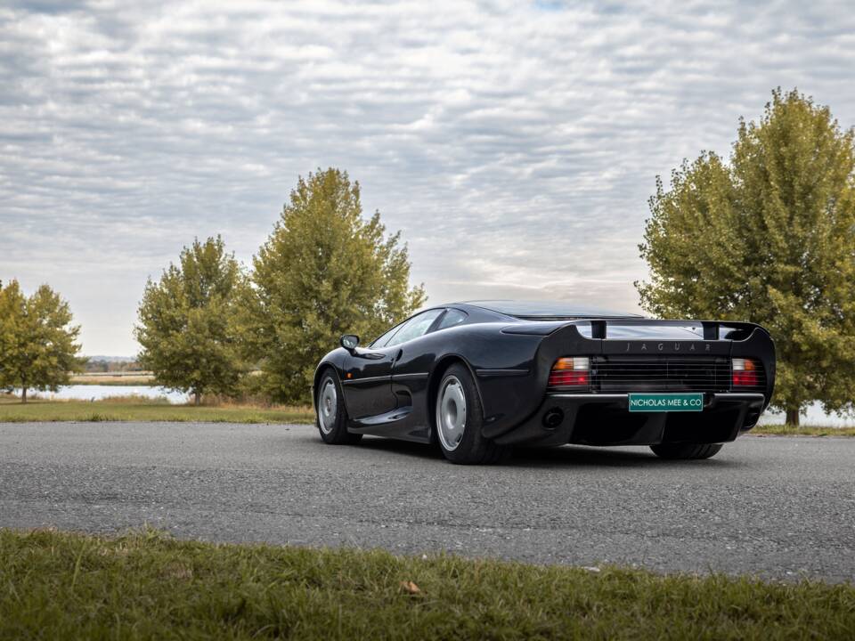 Image 50/60 of Jaguar XJ 220 (1992)