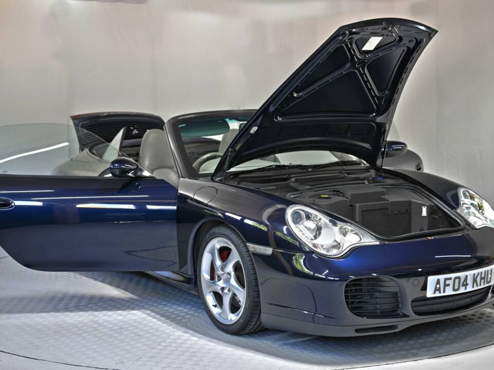 Bild 16/50 von Porsche 911 Carrera 4S (2004)