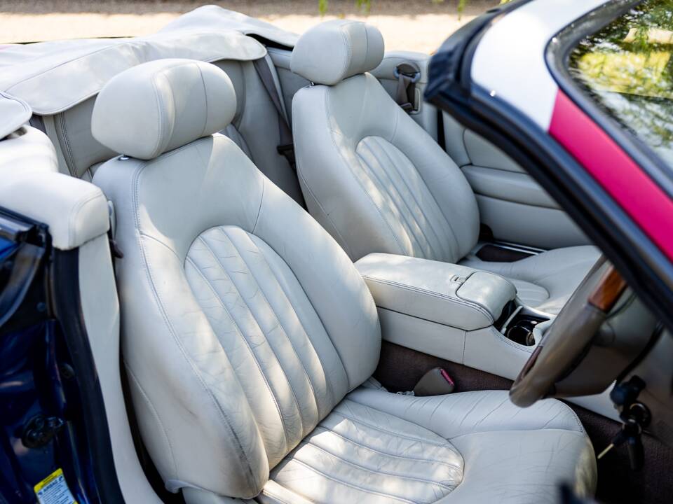 Immagine 29/42 di Jaguar XK8 4.0 (2001)