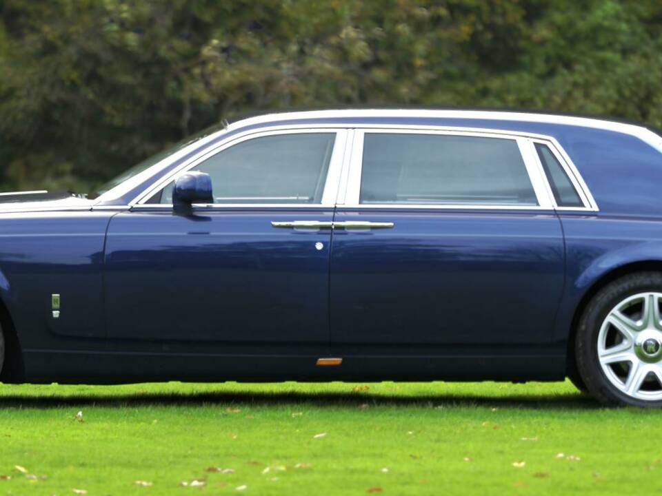 Image 7/50 of Rolls-Royce Phantom VII (2009)