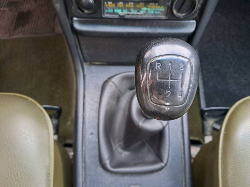 Bild 12/49 von Mercedes-Benz 200 (1979)