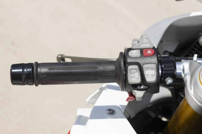 Bild 43/48 von BMW S 1000RR 'TYCO' BSB Race Replica (2016)