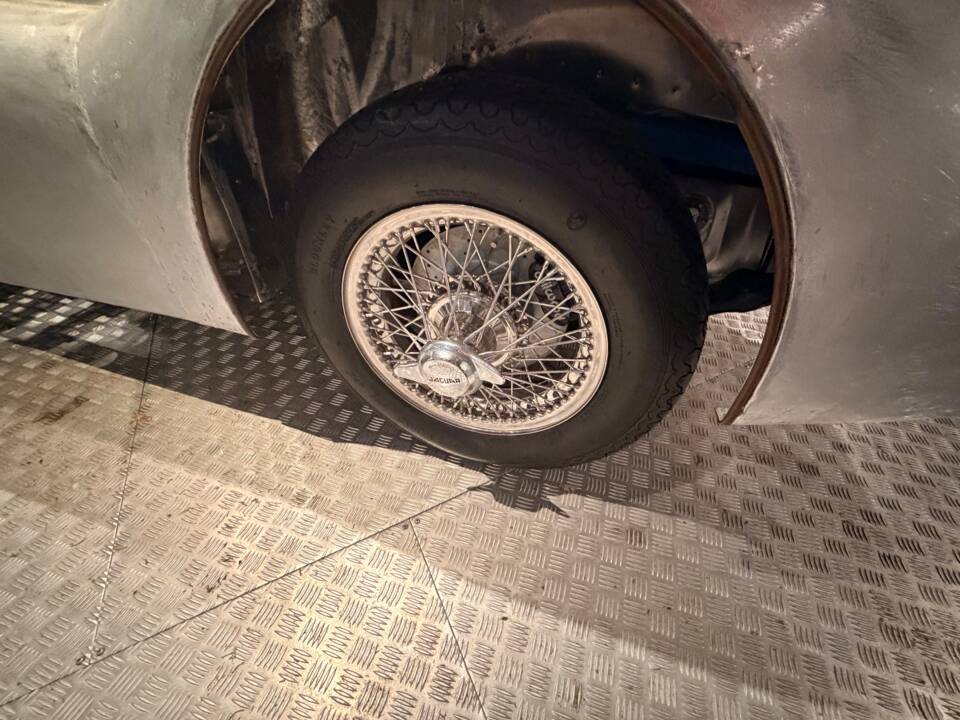 Immagine 36/39 di Jaguar XK 140 DHC (1955)