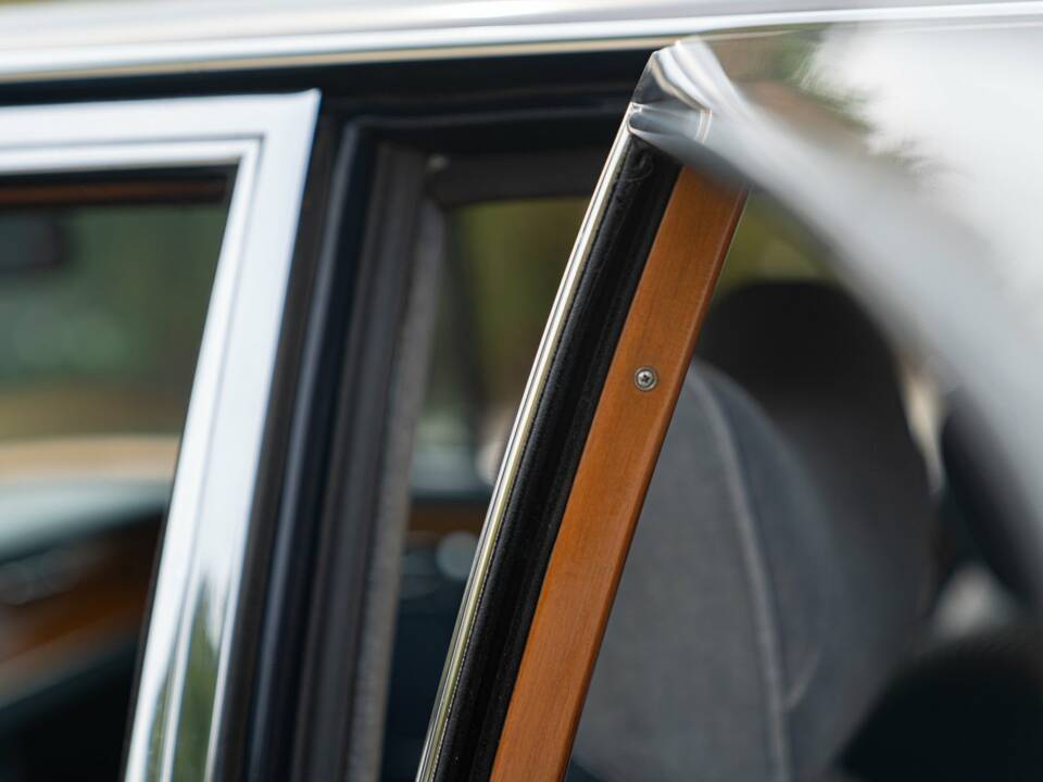 Image 46/50 of Mercedes-Benz 300 SEL 3.5 (1973)