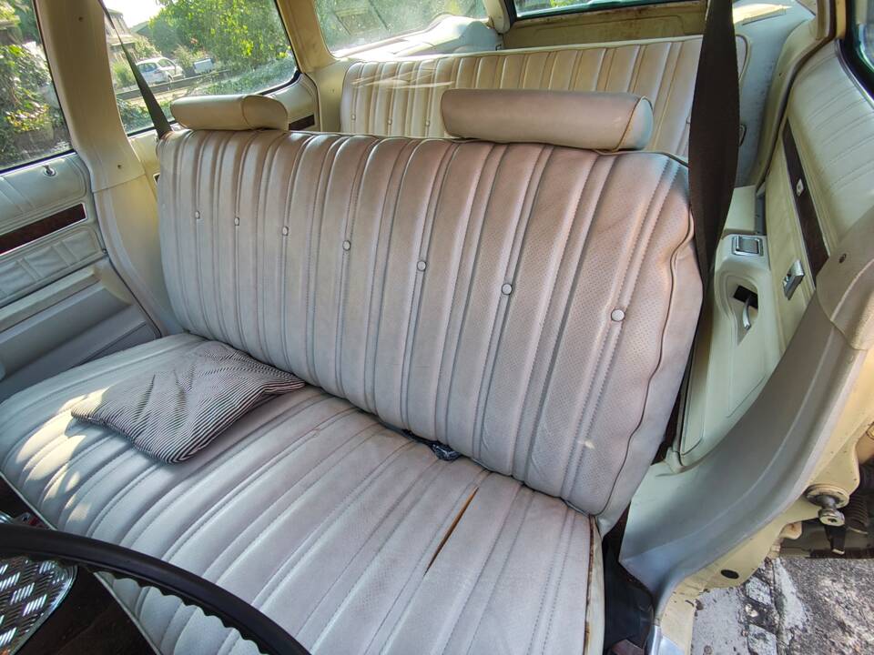 Image 12/13 of Chevrolet Caprice Estate (1973)