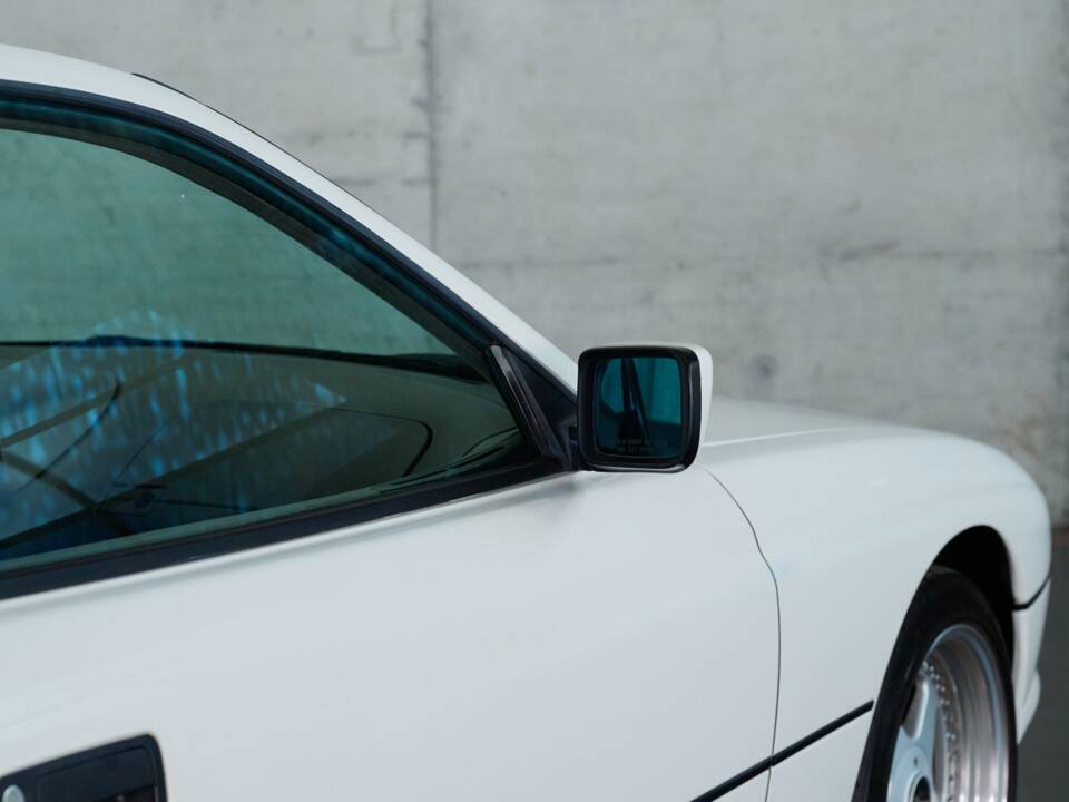 Immagine 29/50 di BMW 850i (1990)
