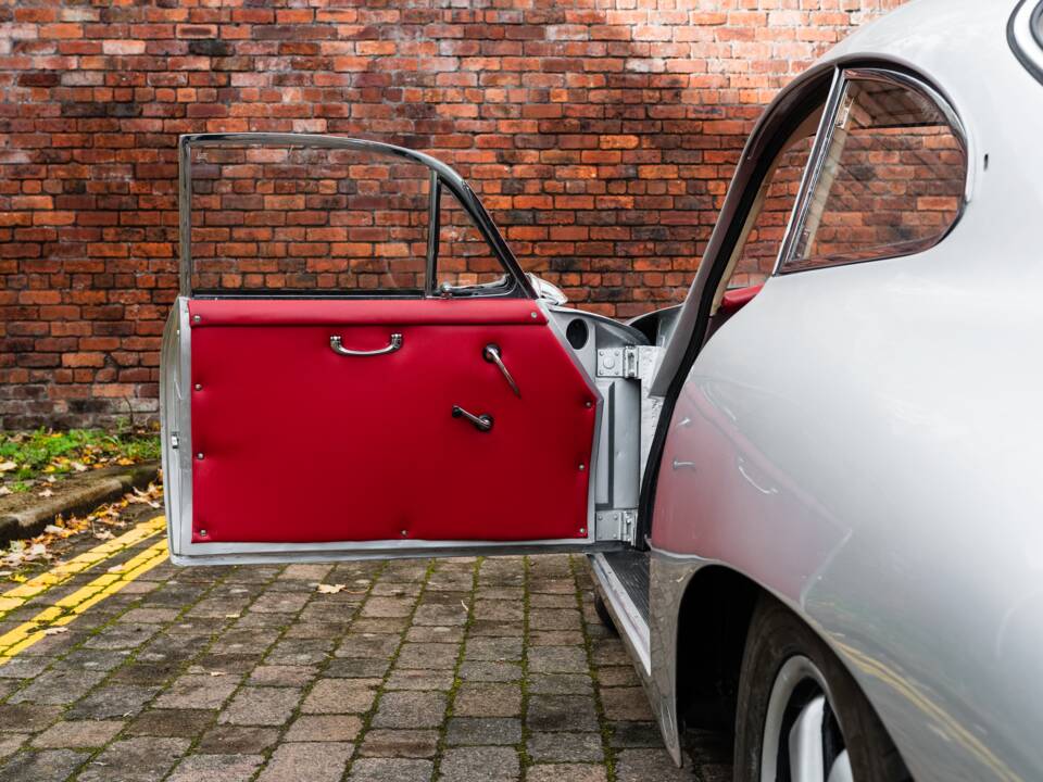 Image 38/48 of Porsche 356 C 1600 (1964)