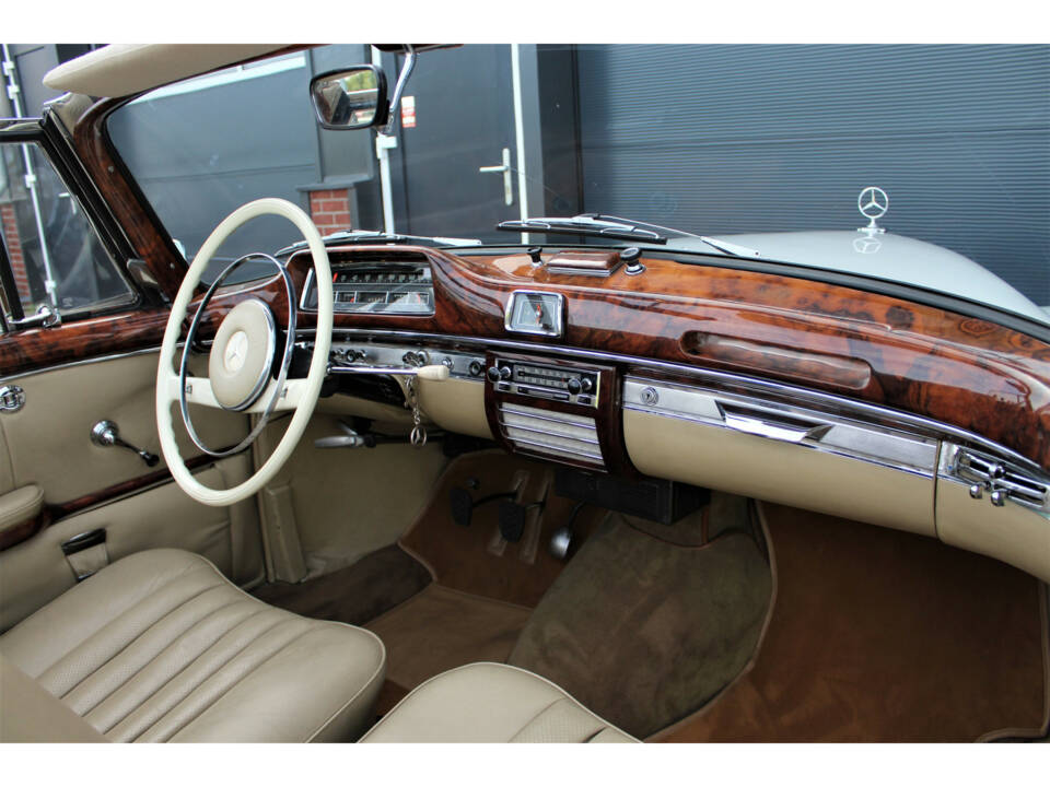 Image 8/35 of Mercedes-Benz 220 SE Cabriolet (1959)