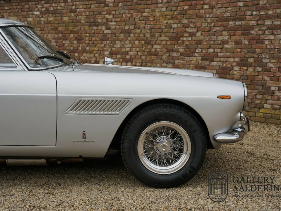 Afbeelding 42/50 van Ferrari 250 GTE (1964)