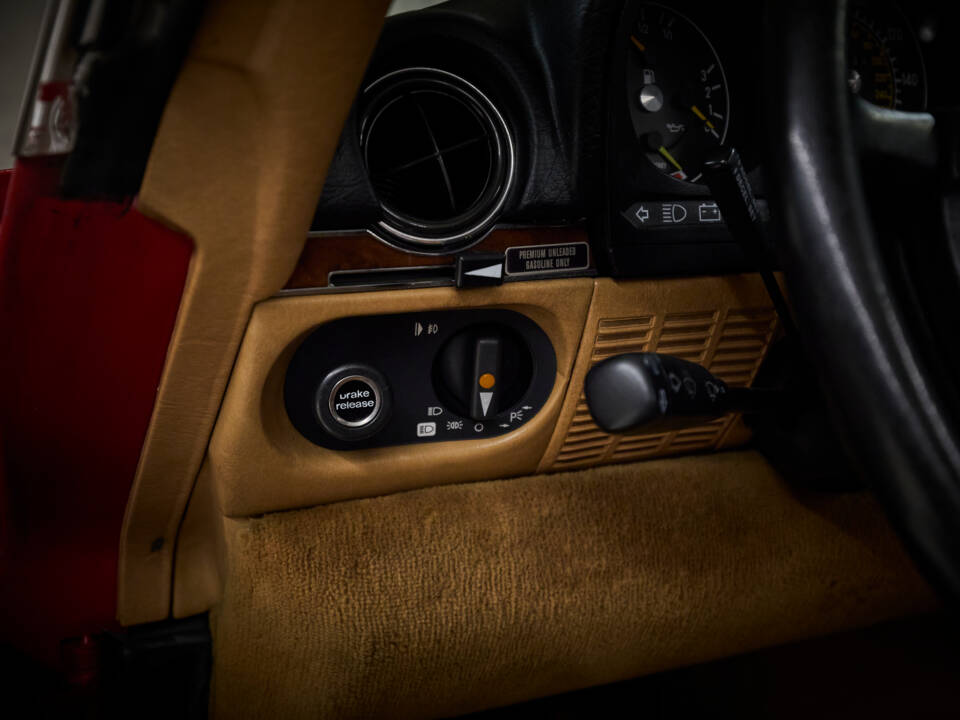 Image 51/89 of Mercedes-Benz 560 SL (1986)