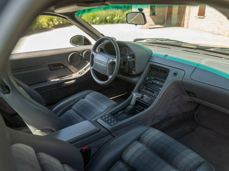 Afbeelding 44/50 van Porsche 928 GTS (1992)