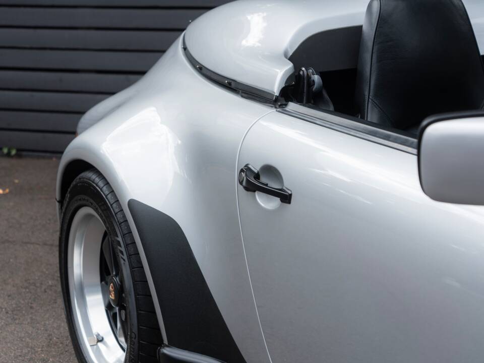 Image 64/68 of Porsche 911 Speedster 3.2 (1989)
