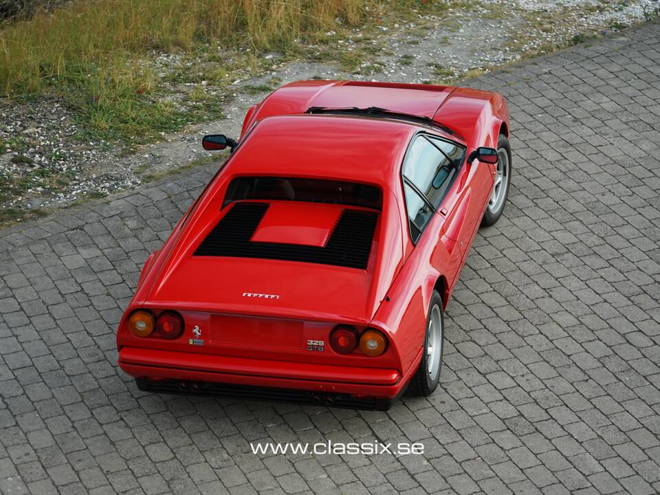 Image 16/27 de Ferrari 328 GTB (1985)