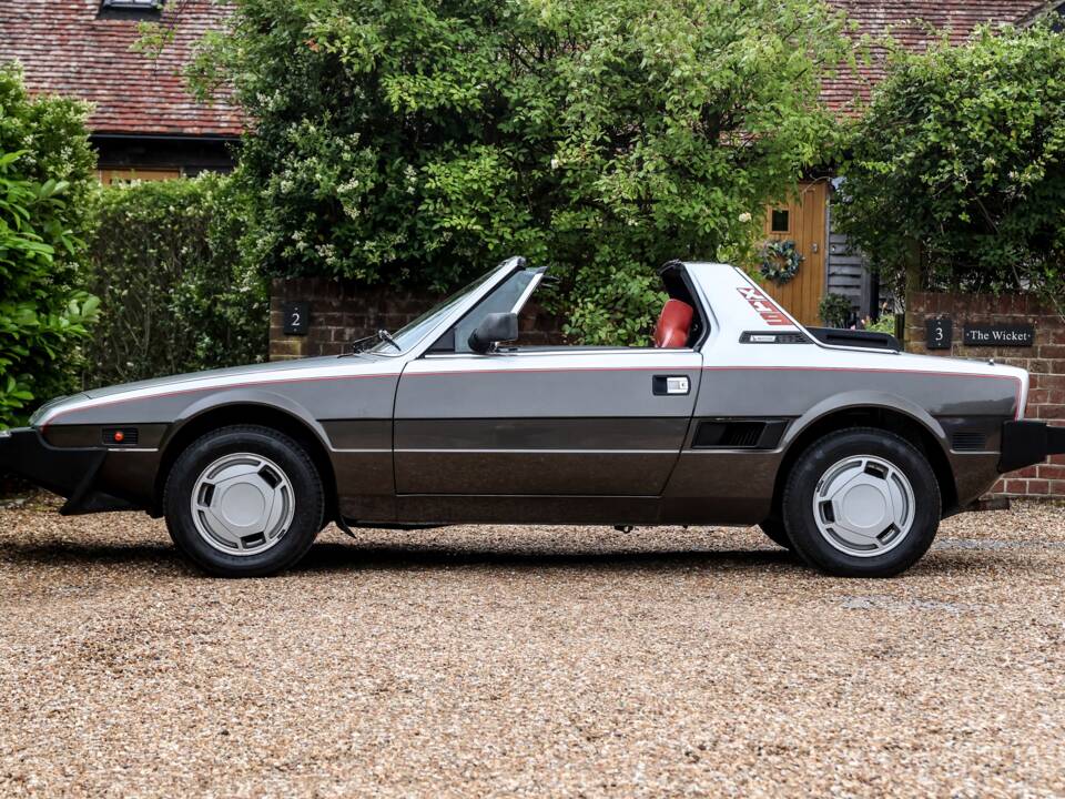 Image 2/50 of FIAT X 1/9 (1984)