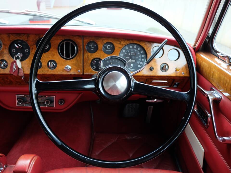 Image 42/48 of Bentley T 1 (1967)