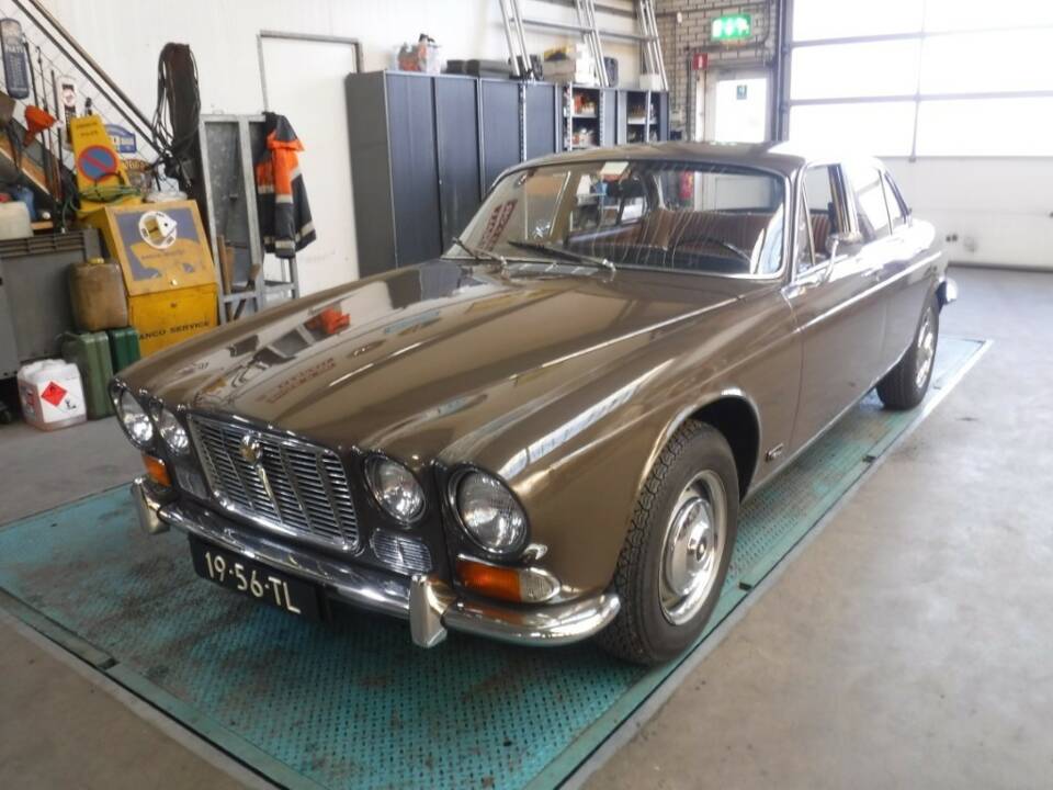 Image 1/50 of Jaguar XJ 6 2.8 (1972)