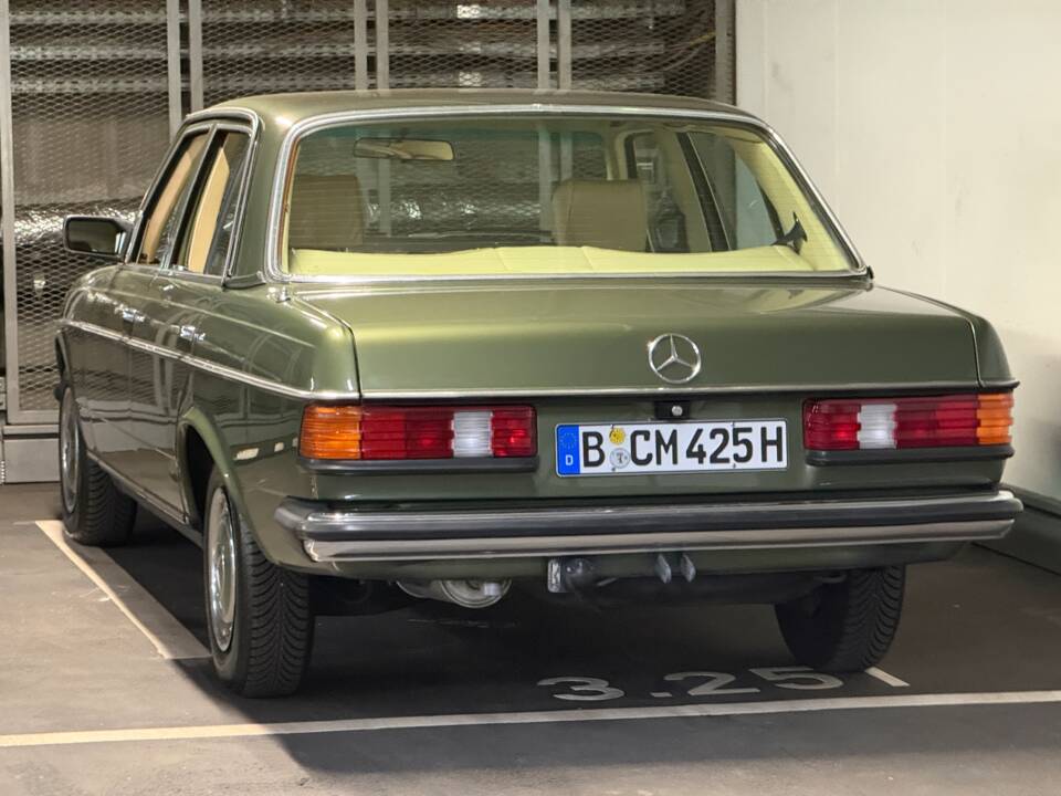 Imagen 11/13 de Mercedes-Benz 230 E (1983)