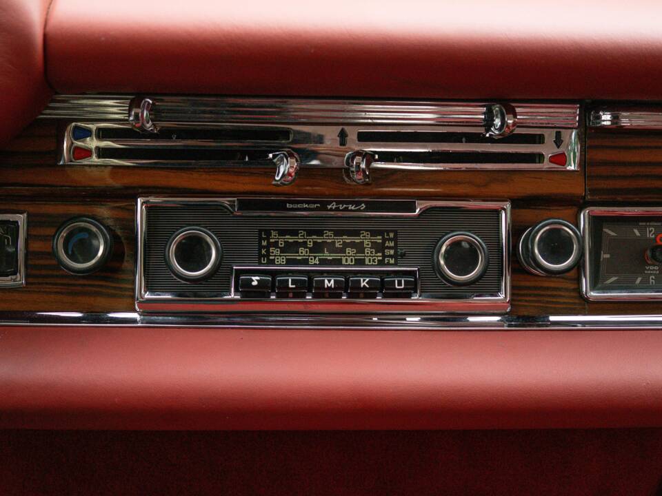 Image 63/95 of Mercedes-Benz 280 SE 3,5 (1970)