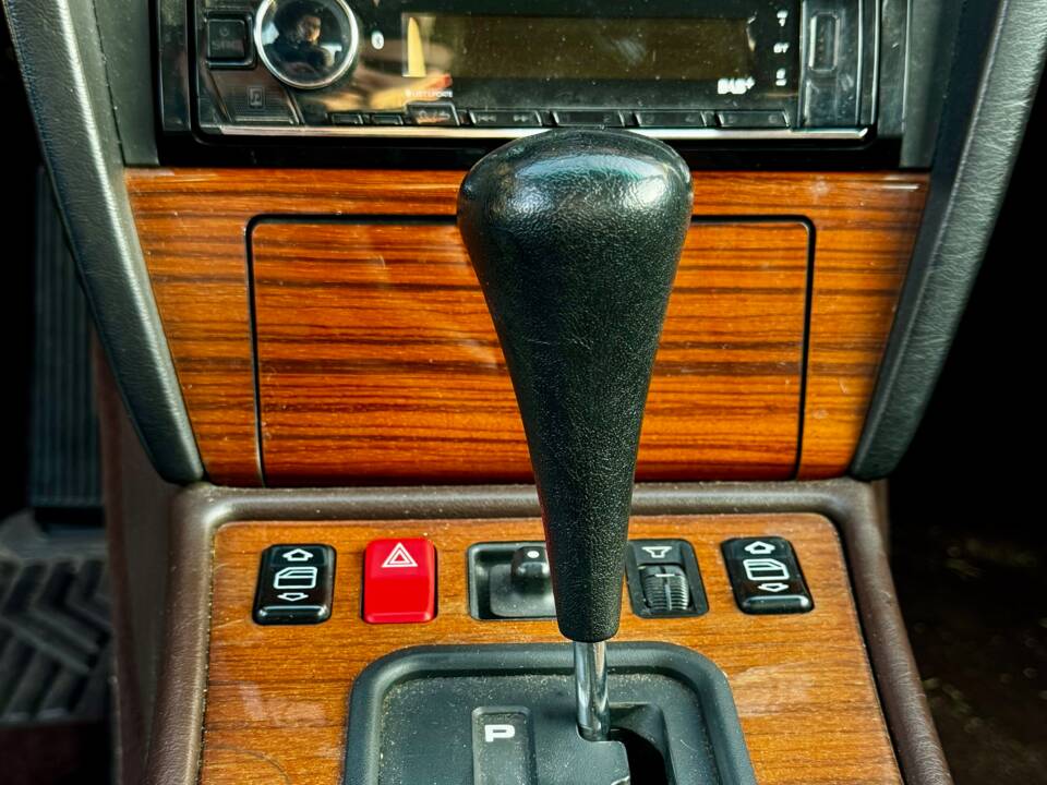 Image 8/12 of Mercedes-Benz 190 E 2.0 (1992)