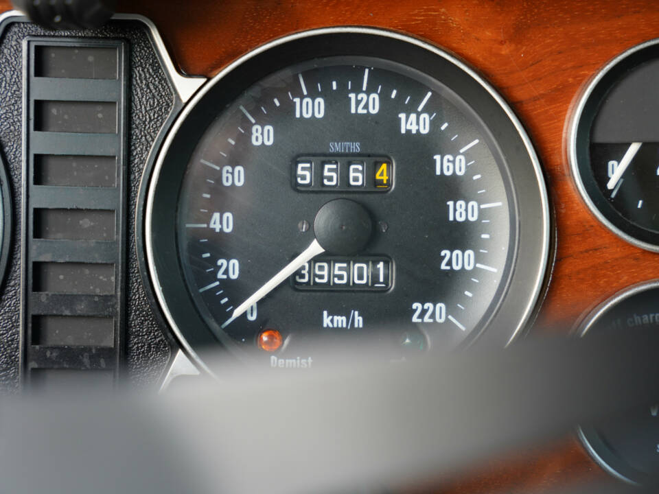 Bild 13/50 von Jaguar XJ 6 L 4.2 (1975)
