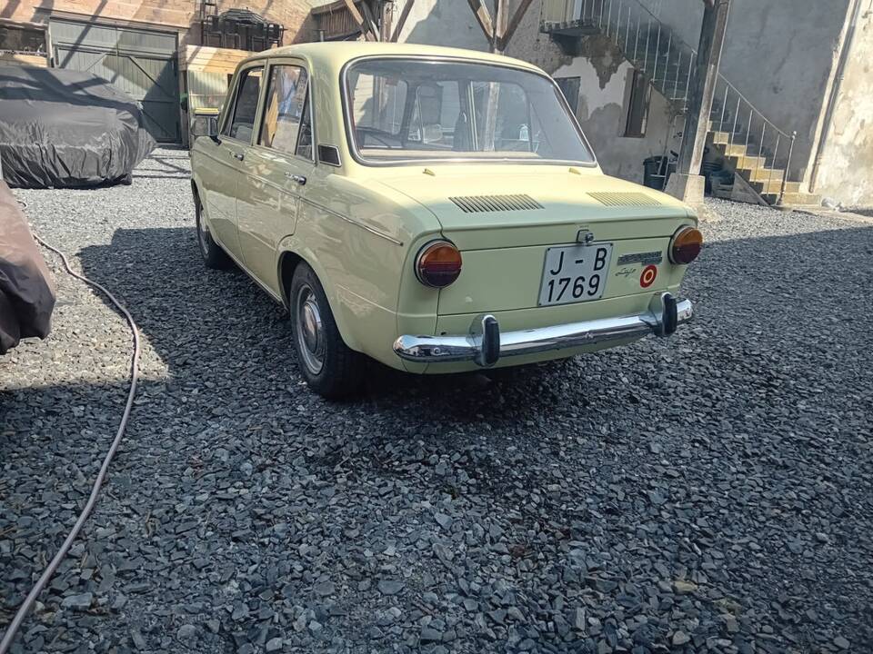 Image 8/8 of SEAT 850 Speciale (1974)
