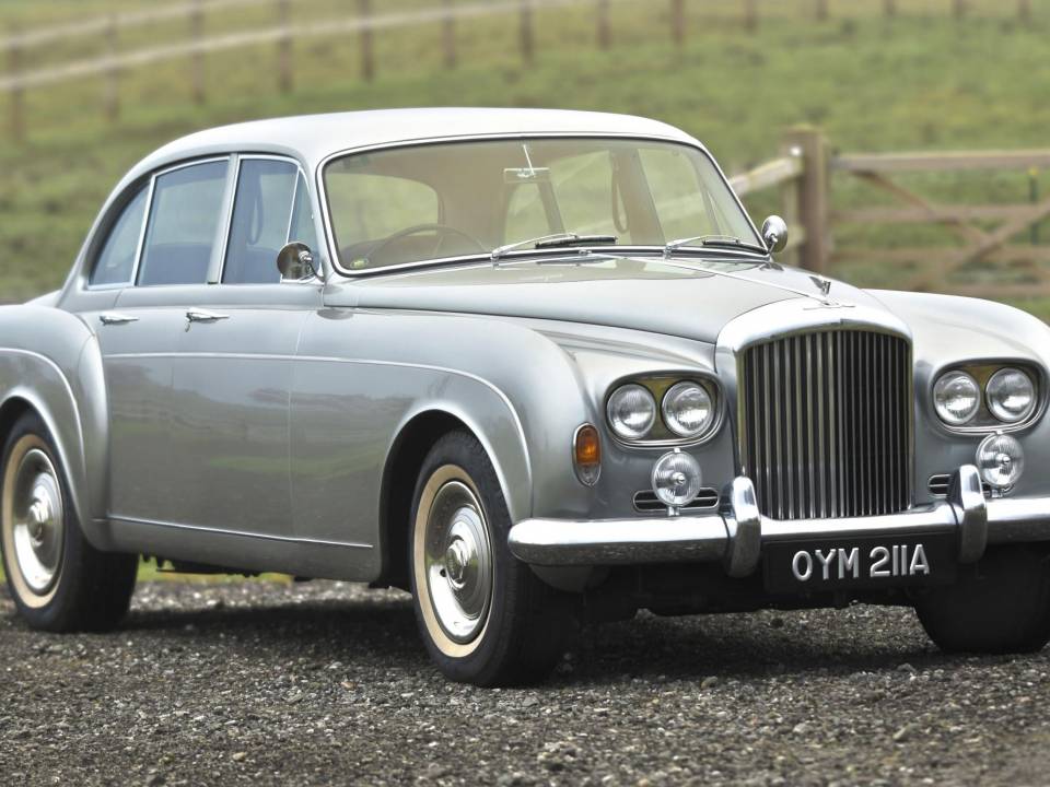 Image 5/50 of Bentley S 3 Continental Flying Spur (1963)