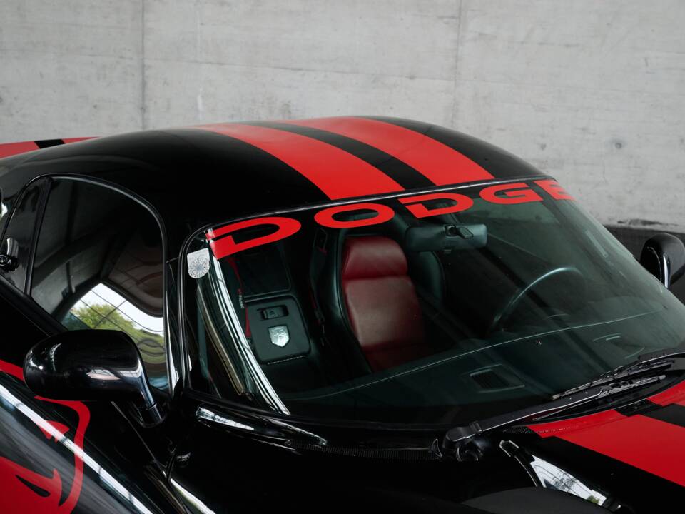 Image 31/50 of Dodge Viper GTS (2005)