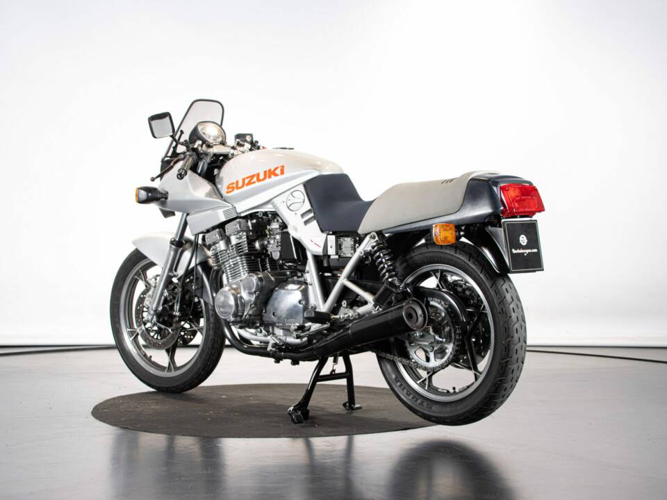 Immagine 2/50 di Suzuki GSX 750S Katana (1982)