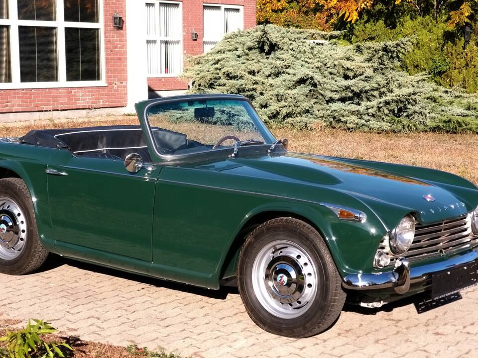 Image 3/10 of Triumph TR 4 (1965)