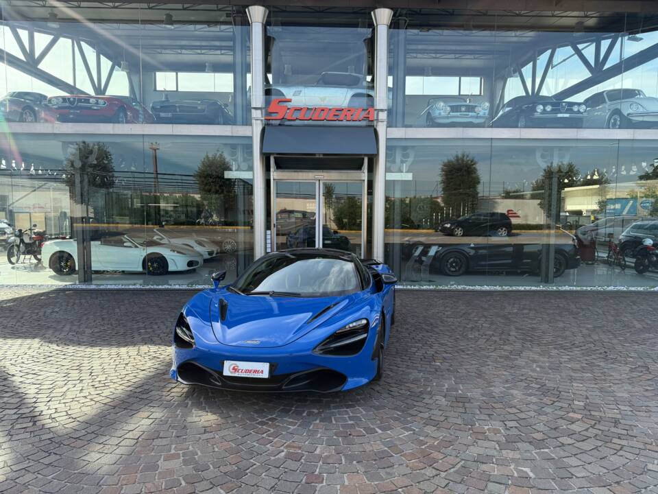 Immagine 1/30 di McLaren 720S (2021)