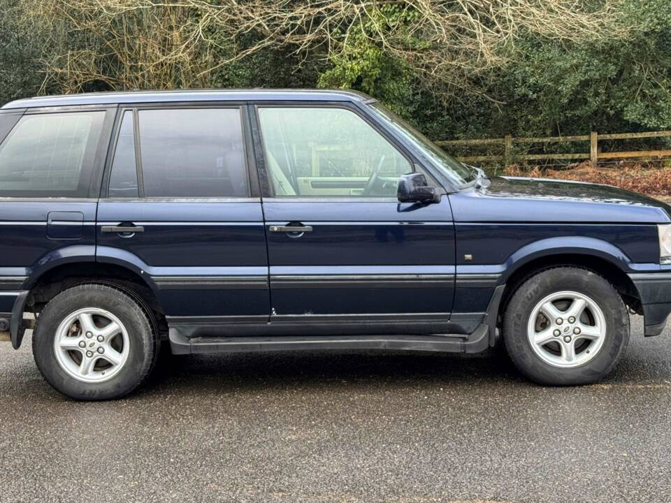 Image 2/8 of Land Rover Range Rover 4.6 Vogue (1999)