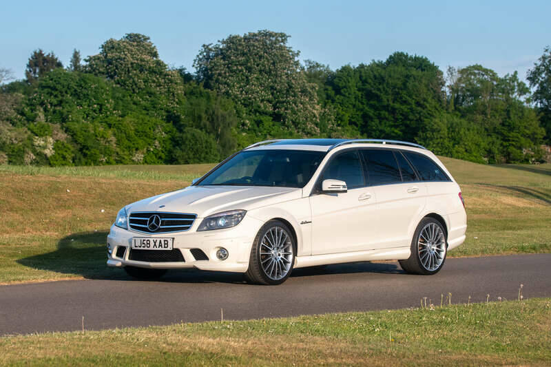 Immagine 25/50 di Mercedes-Benz C 63 AMG T (2009)