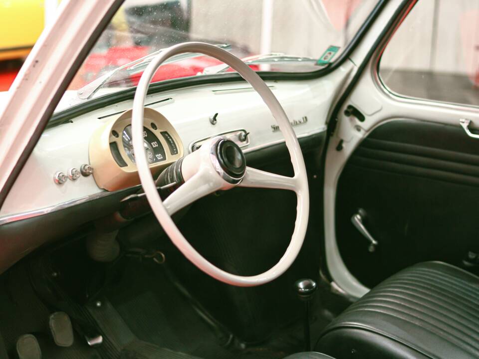 Image 17/32 of SEAT 600 D (1968)