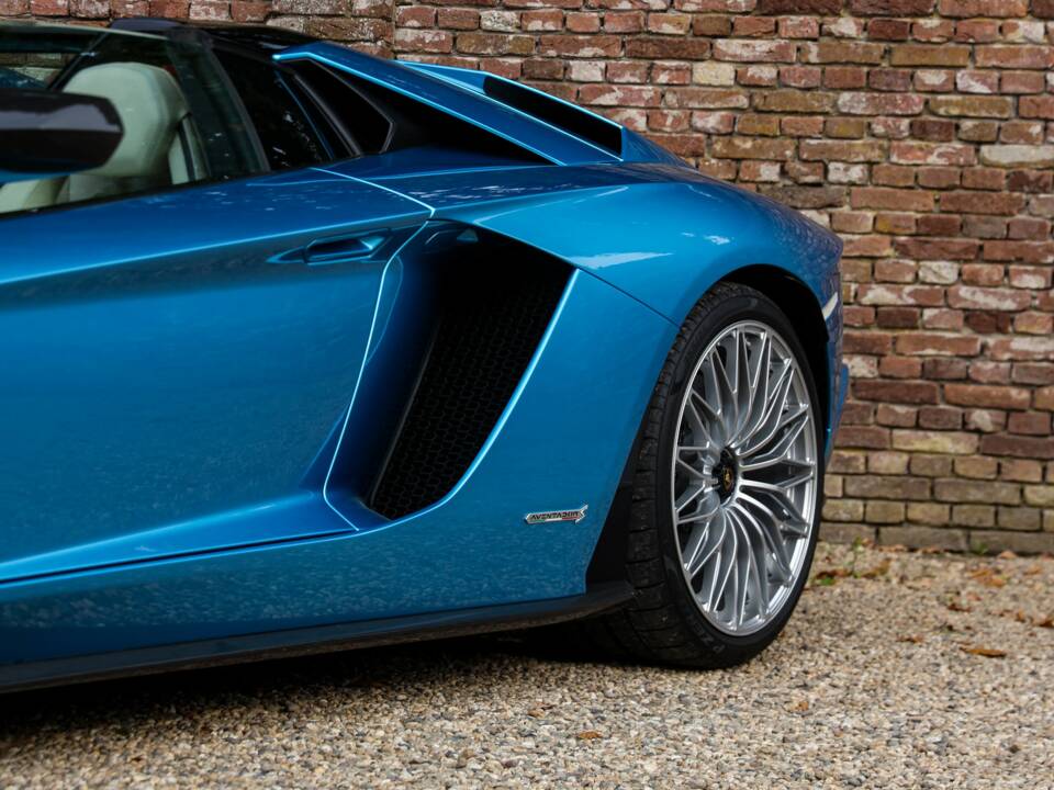 Image 16/50 of Lamborghini Aventador S (2018)