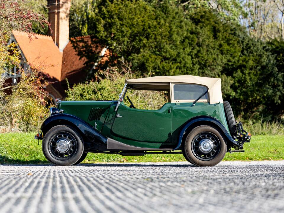 Image 14/50 of Morris Eight (1937)