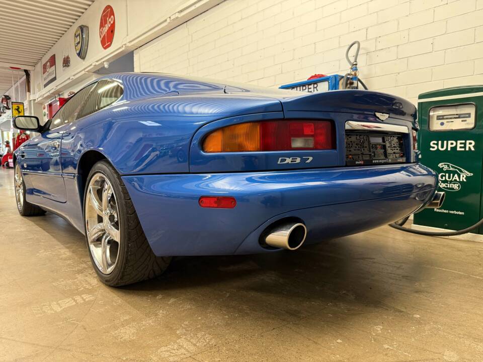 Image 14/16 de Aston Martin DB 7 Zagato (2004)