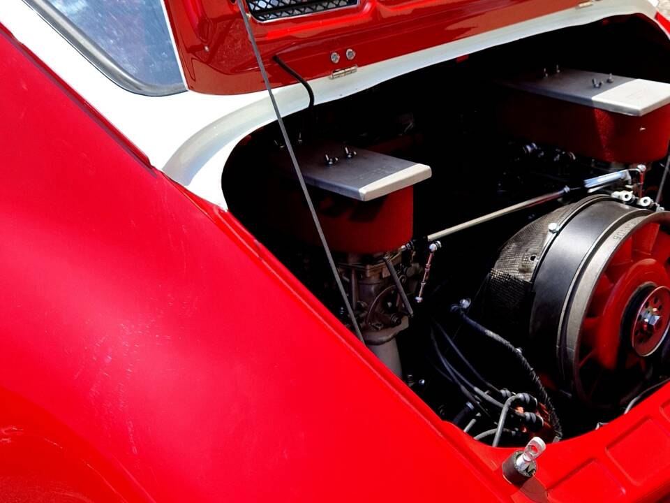 Image 13/31 of Porsche 911 ST 2.2 (1969)