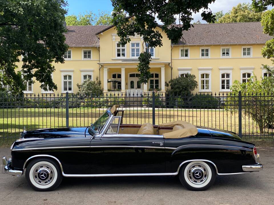 Bild 1/19 von Mercedes-Benz 220 SE Cabriolet (1960)