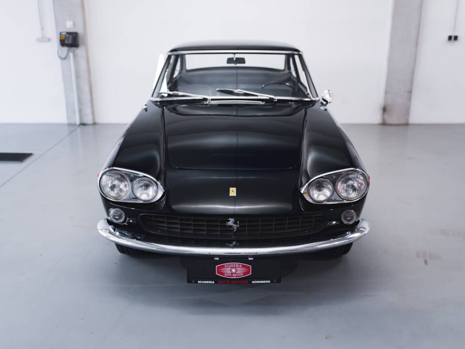 Image 27/100 of Ferrari 330 GT 2+2 (1965)