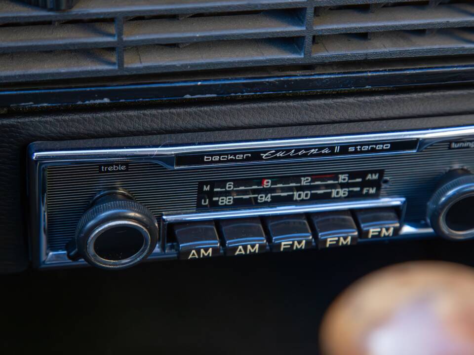 Image 22/56 of BMW 2800 CS (1969)