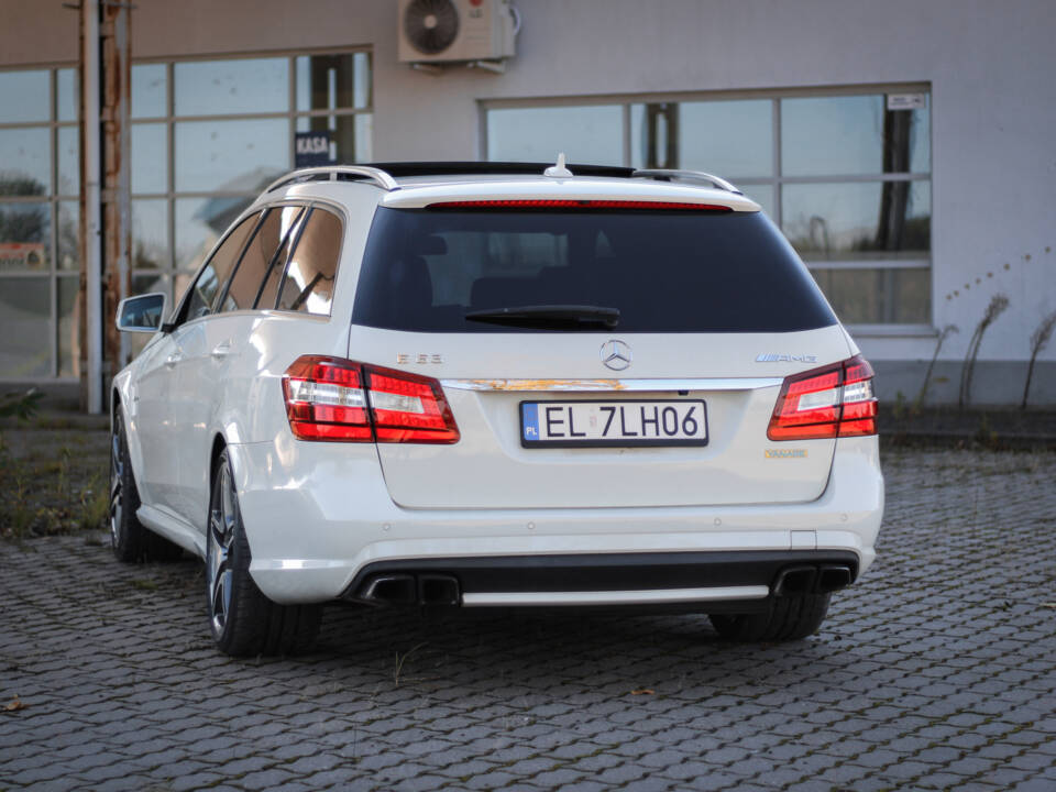 Bild 34/46 von Mercedes-Benz E 63 AMG T (2013)