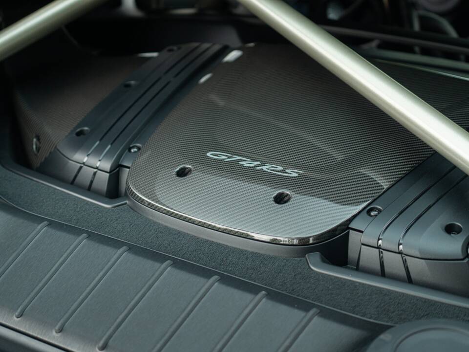Image 74/100 of Porsche 718 Cayman GT4 RS Weissach (2024)