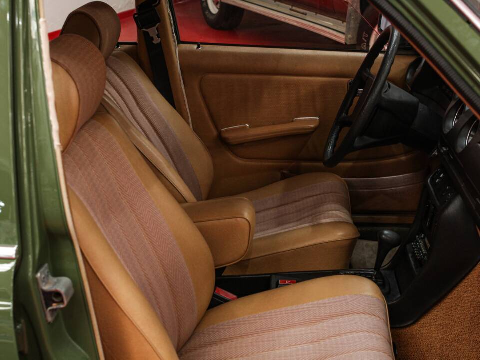Bild 31/54 von Mercedes-Benz 250 T (1979)