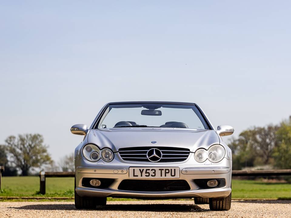 Image 11/50 of Mercedes-Benz CLK 55 AMG (2003)