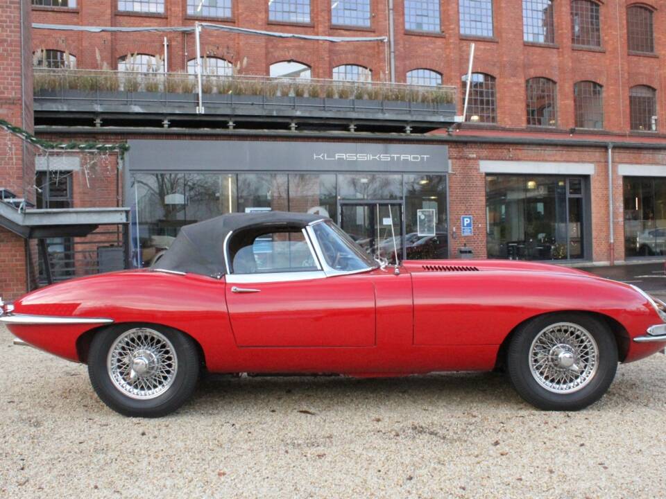 Immagine 5/17 di Jaguar E-Type 4.2 (1966)