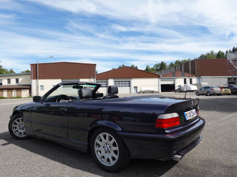 Image 8/21 de BMW 320i (1994)